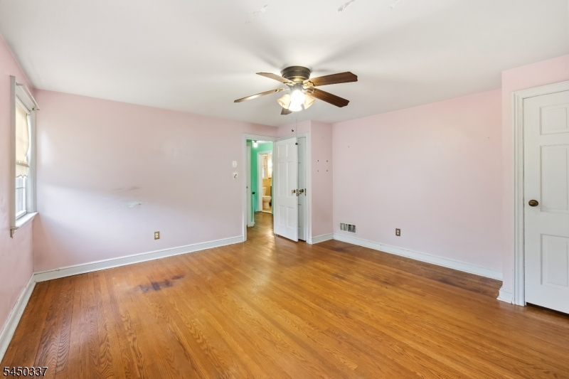 10 Reid Ave Property Photo 20