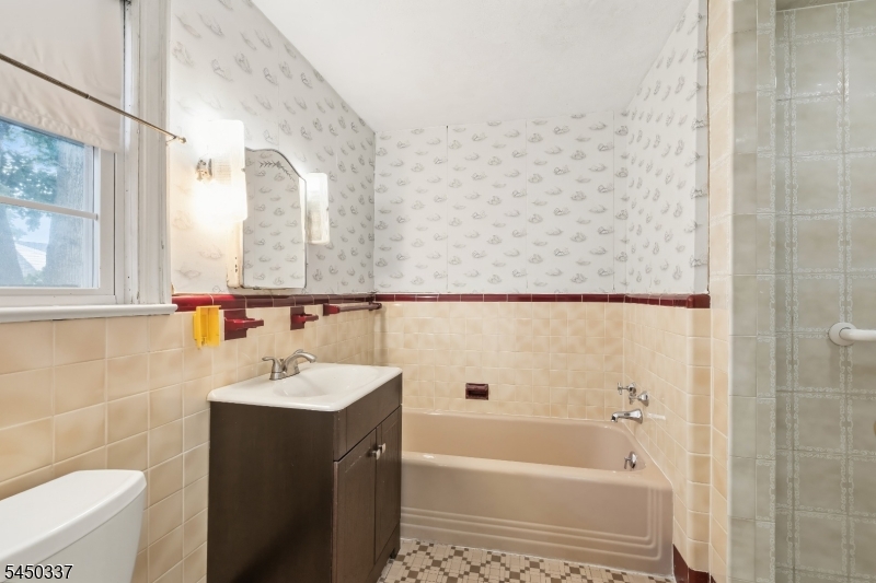 10 Reid Ave Property Photo 22