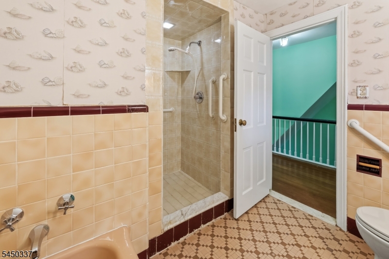 10 Reid Ave Property Photo 24