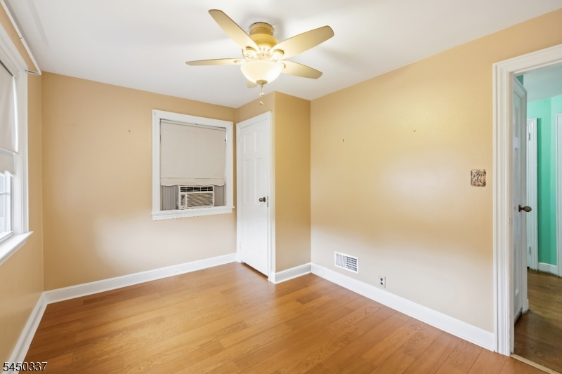 10 Reid Ave Property Photo 27