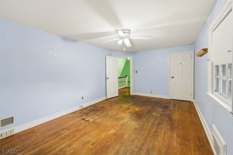 10 Reid Ave Property Photo 28