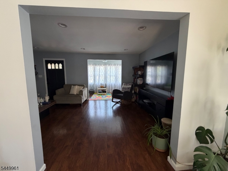622 Lillian Ter Property Photo 11