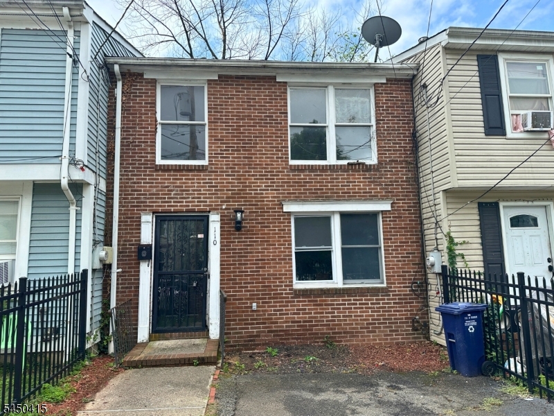 110 Pearl St Property Photo 1