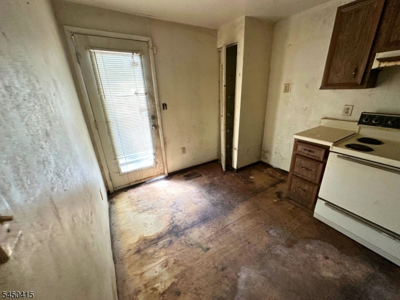 110 Pearl St Property Photo 6