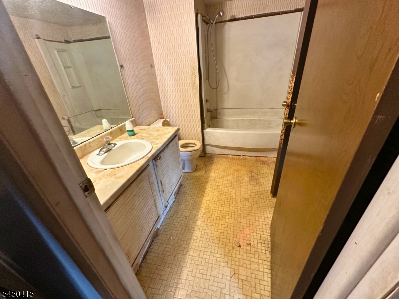 110 Pearl St Property Photo 11