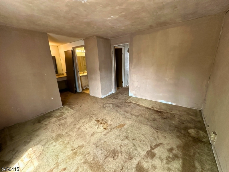 110 Pearl St Property Photo 12