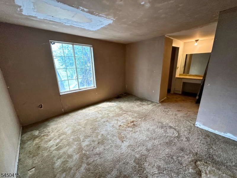 110 Pearl St Property Photo 14