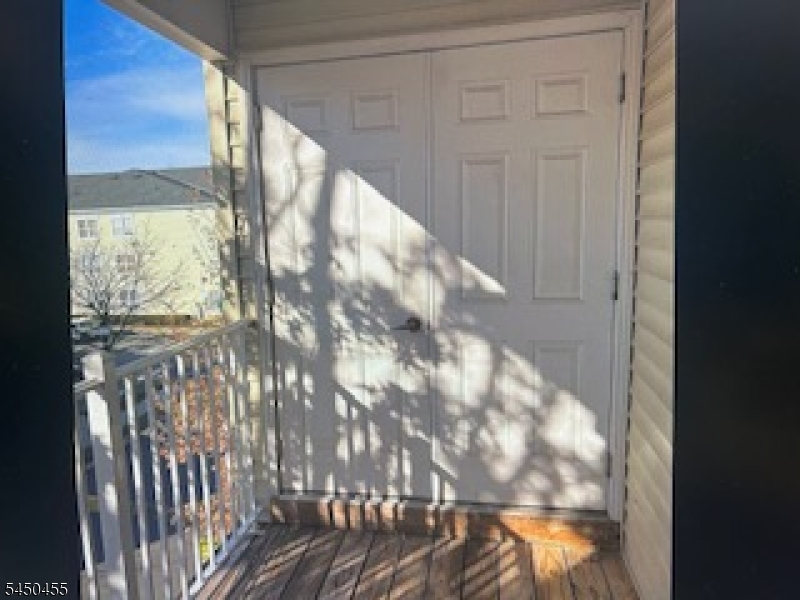 1031 Dogwood Ct Property Photo 2