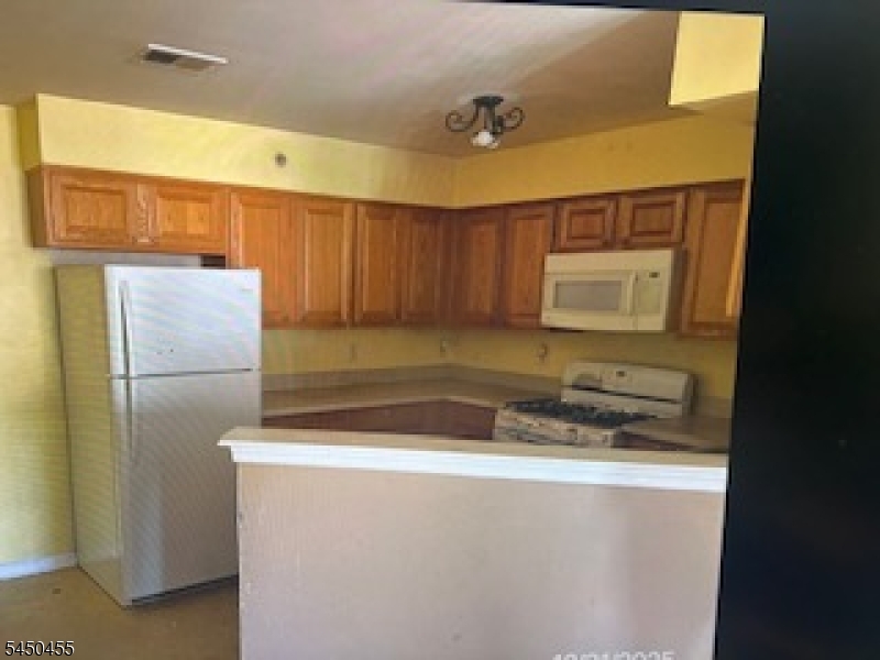 1031 Dogwood Ct Property Photo 5