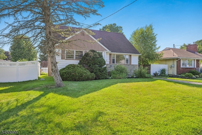1920 Oxford Ave Property Photo 3
