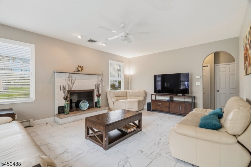 20 Greenbriar Ct Property Photo 2