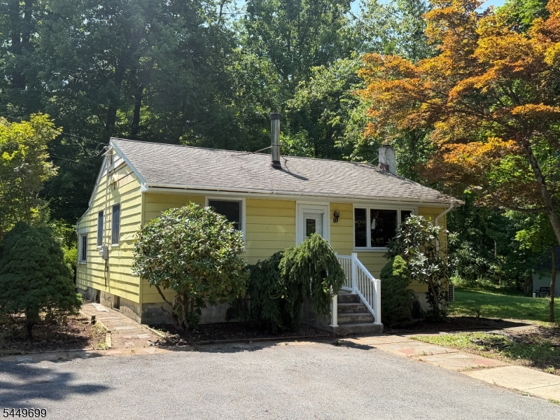 13 Millburn Rd Property Photo 1