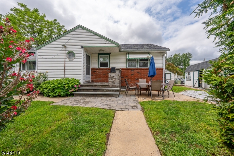 844 Saint Marys Ave Property Photo 1