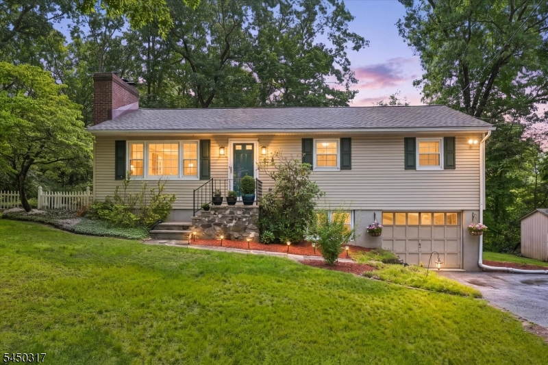 2 Oak Dr Property Photo 1