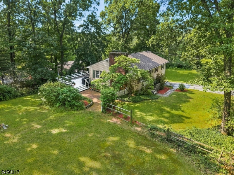2 Oak Dr Property Photo 2