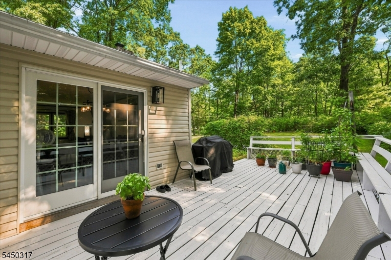 2 Oak Dr Property Photo 12