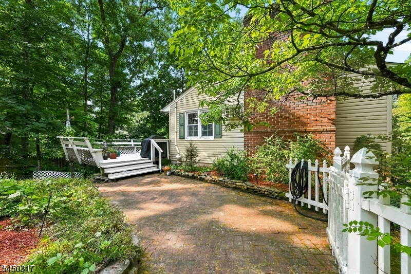 2 Oak Dr Property Photo 24
