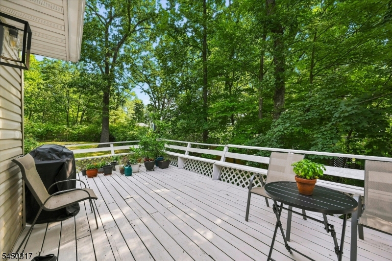 2 Oak Dr Property Photo 25