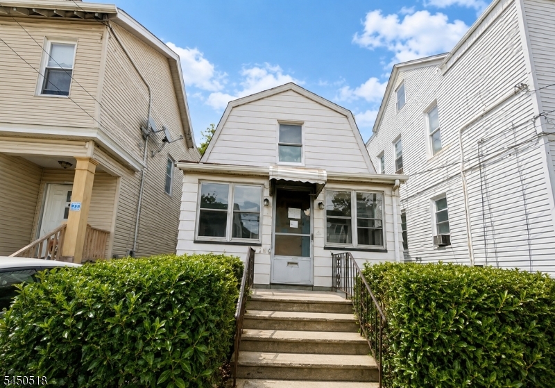 376 Myrtle Ave Property Photo 1