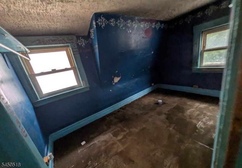 376 Myrtle Ave Property Photo 4