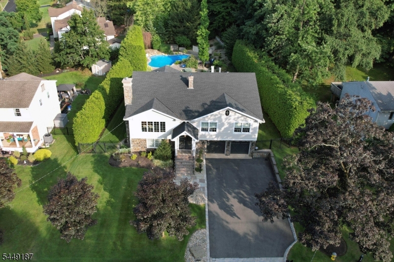 30 The Glen Property Photo 2