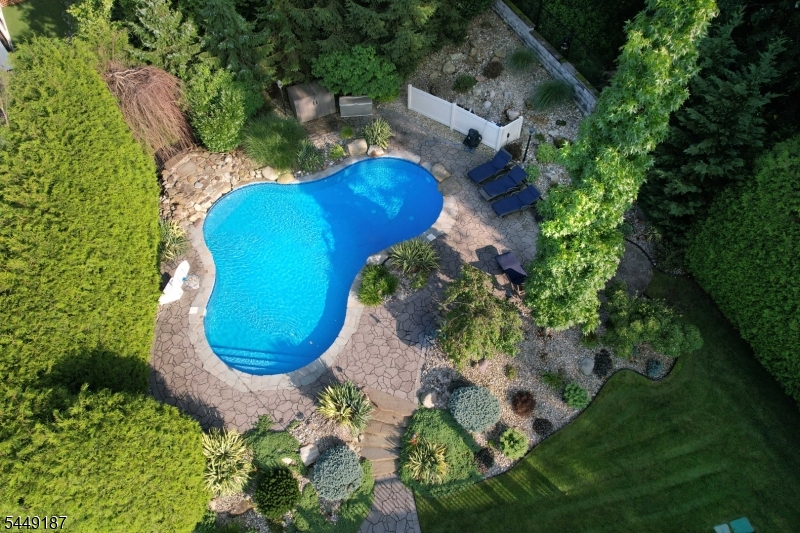 30 The Glen Property Photo 6