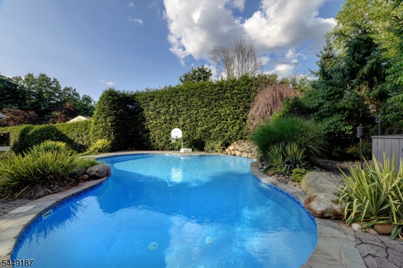 30 The Glen Property Photo 7
