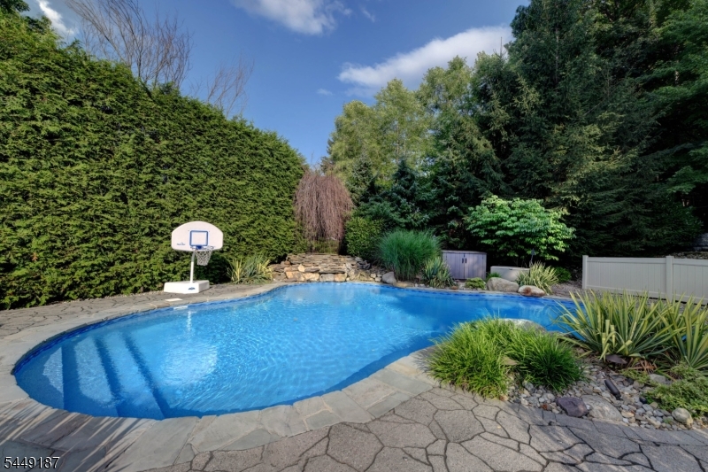 30 The Glen Property Photo 8
