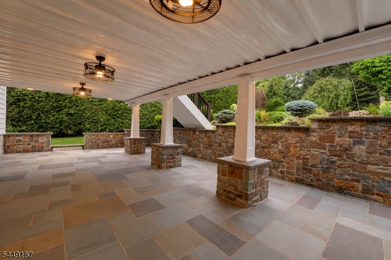 30 The Glen Property Photo 12