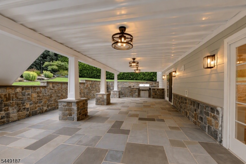 30 The Glen Property Photo 13