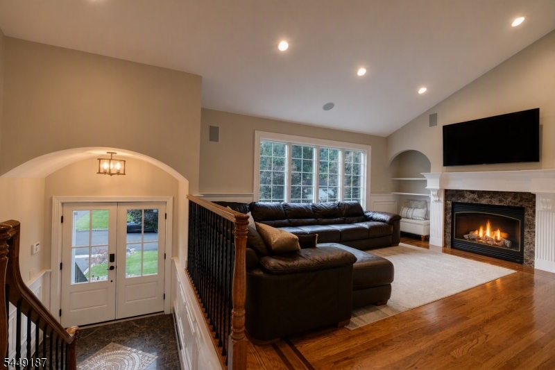 30 The Glen Property Photo 15