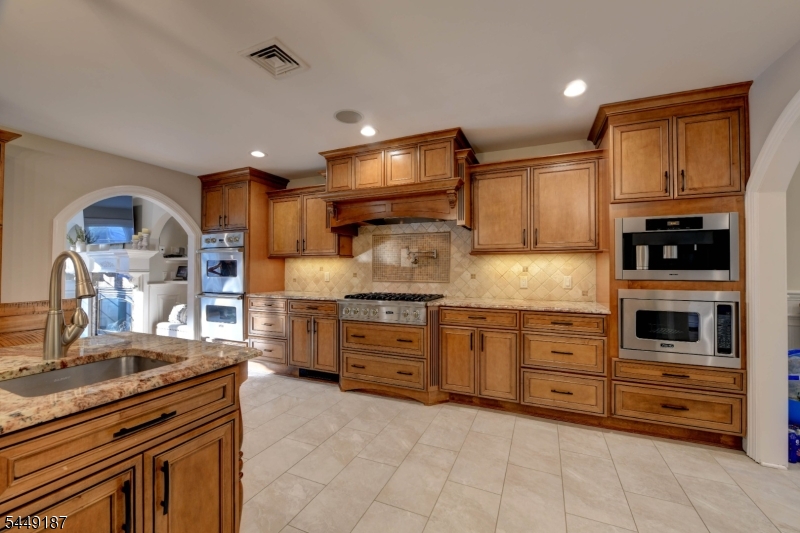 30 The Glen Property Photo 16