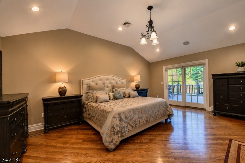 30 The Glen Property Photo 22