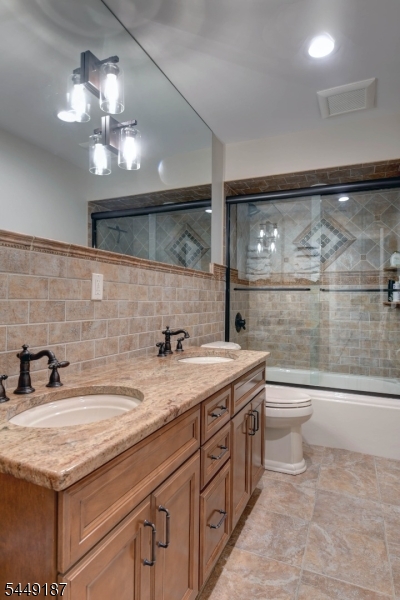 30 The Glen Property Photo 28