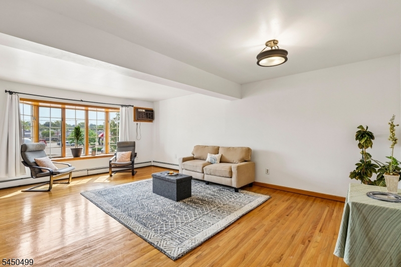 33 Henry Pl B2 Property Photo 5