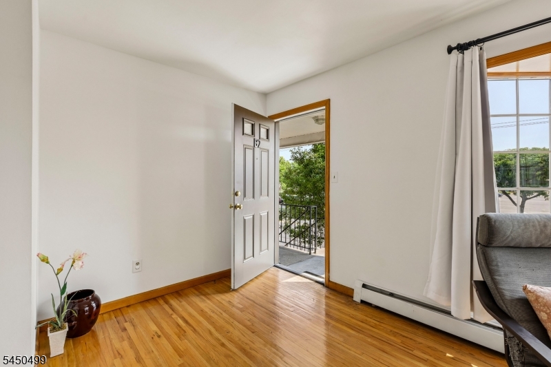 33 Henry Pl B2 Property Photo 8