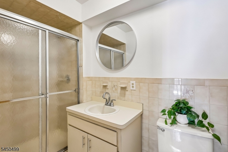 33 Henry Pl B2 Property Photo 17
