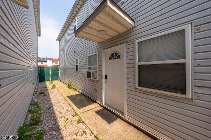 133 Port Ave Property Photo 20