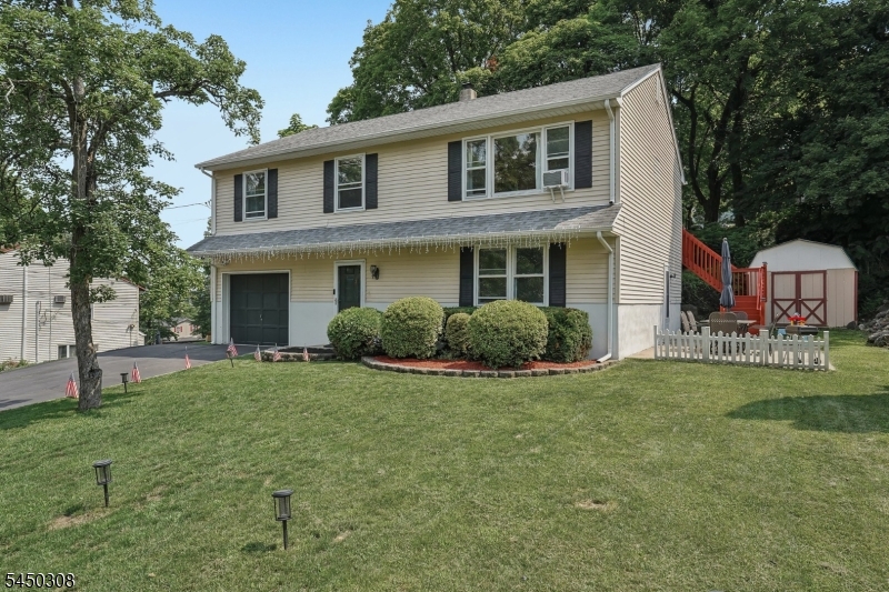 35 Iroquois Ave Property Photo 1