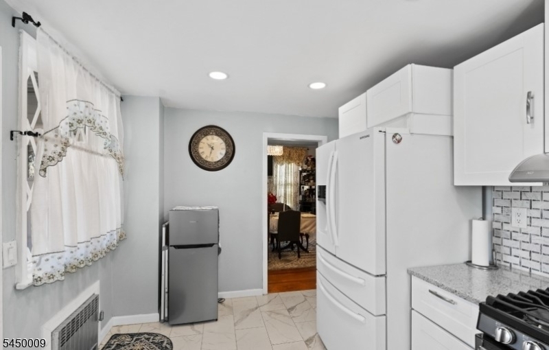 884 Townley Ave Property Photo 1