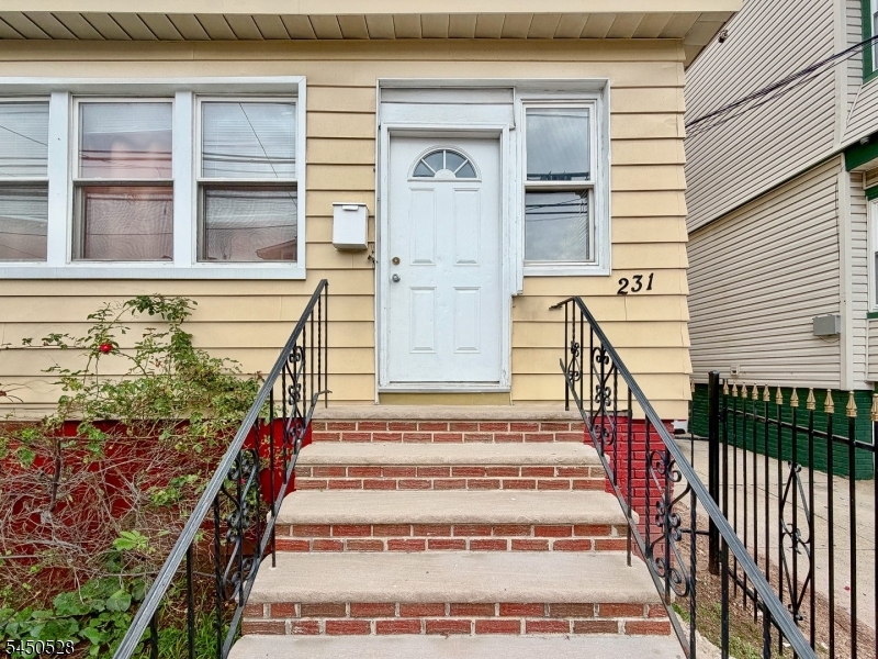 231 Myrtle Ave Property Photo 1