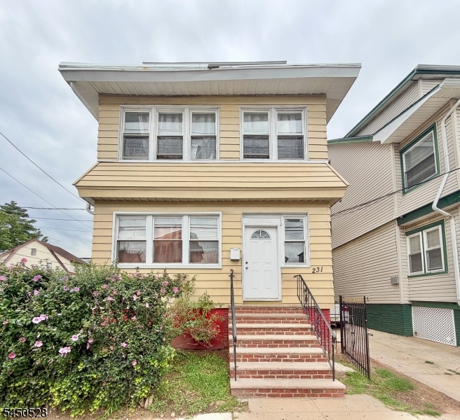 231 Myrtle Ave Property Photo 2