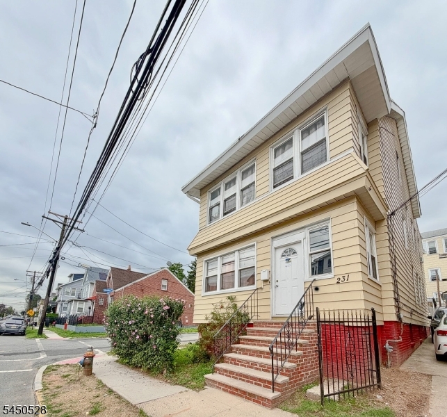231 Myrtle Ave Property Photo 3