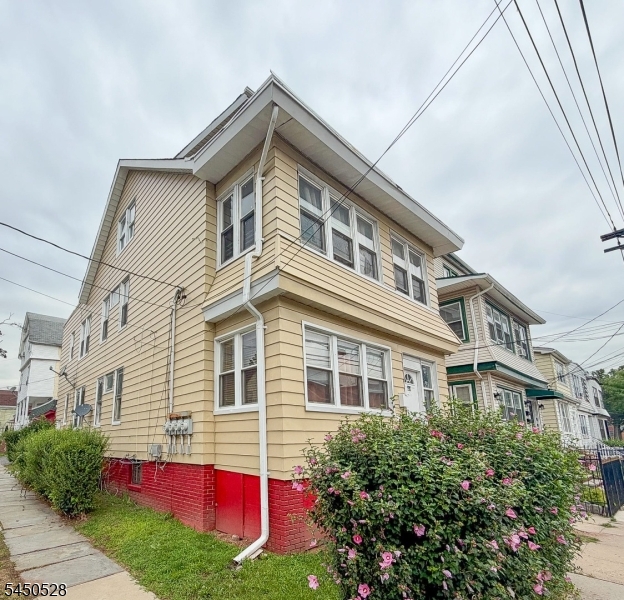 231 Myrtle Ave Property Photo 4