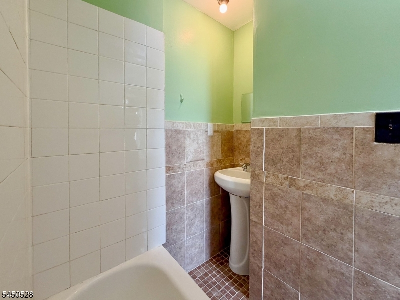 231 Myrtle Ave Property Photo 37