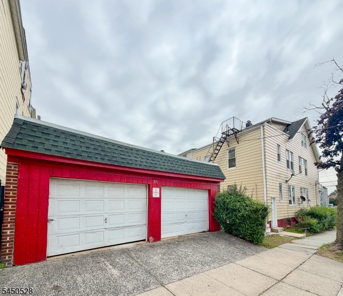 231 Myrtle Ave Property Photo 40