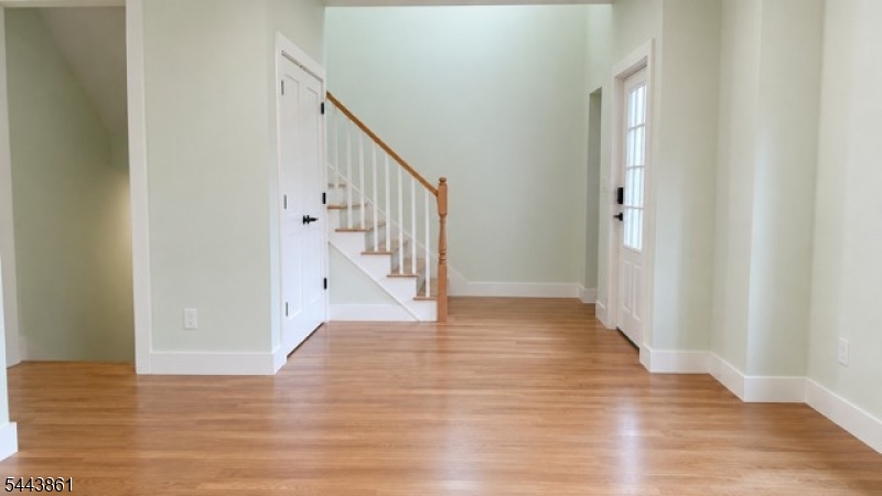 21 Hampton Ter Property Photo 2