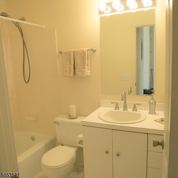 519 Trinity Pl 1bs Property Photo 9