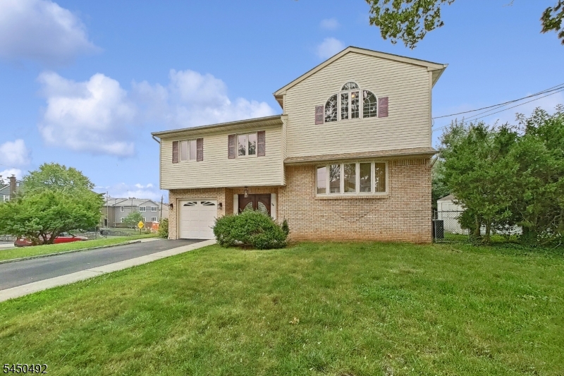 56 Eaton Pl Property Photo 3