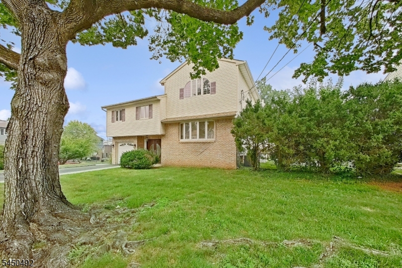 56 Eaton Pl Property Photo 4